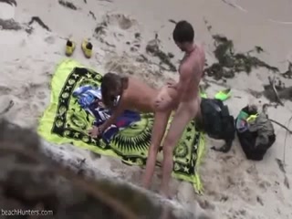 Подсмотренный секс на пляже подборка фото
